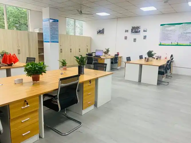 不负学校和领导对体艺中心,体育组工作的支持,在优越办公环境中仍要不