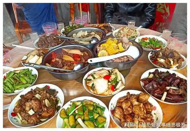 网上是社牛,现实是社恐,没谈过恋爱,酒桌上一言不发