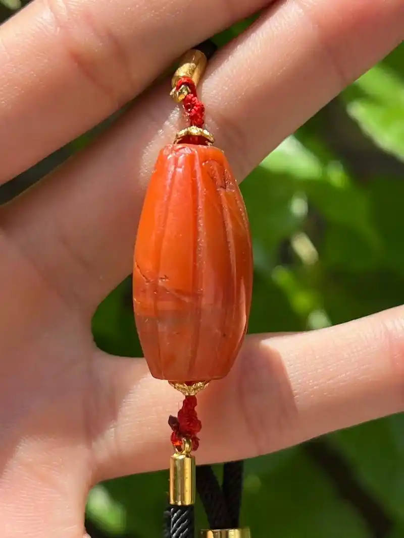 精品原矿甘南老南红勒子#南红原矿 #老珠子 #古珠 - 抖音