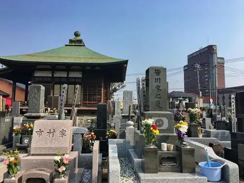 日本怎把墓地建在居民区是缺地呢还是思念故人