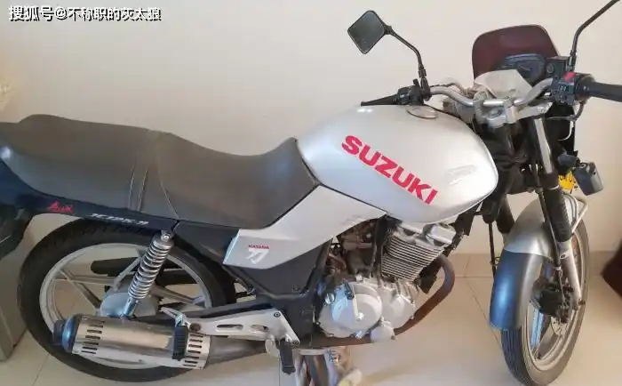 经典摩托车系列 九十年代另类豪华摩托车 金城铃木刀gf125