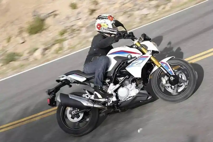 宝马g310rr,摩托车界的小黑马,给你的不止速度和激情