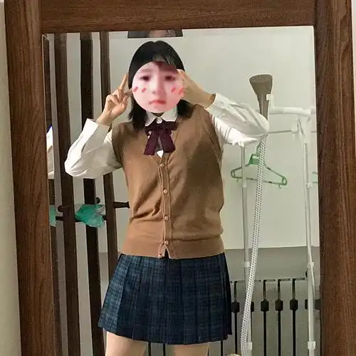 请大家帮我看看胖女孩穿jk会不会很奇怪