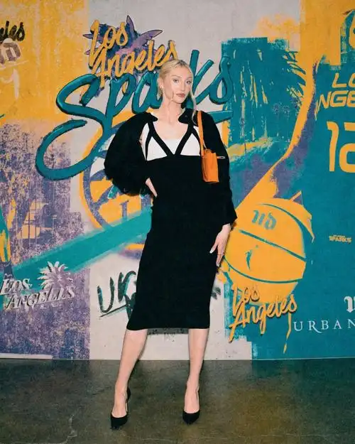 出球员入场的穿搭视频/照片,中国女篮国手李月汝,新科榜眼布林克在列