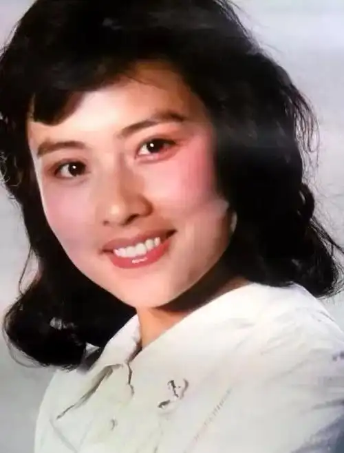 1982年的老挂历12位女明星魅力历久弥新