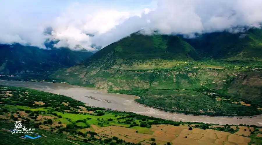 雅鲁藏布大峡谷