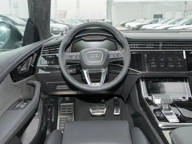 奥迪>奥迪(进口)>奥迪q8>2022款55tfsi暗夜骑士殿堂版>中控方向盘>