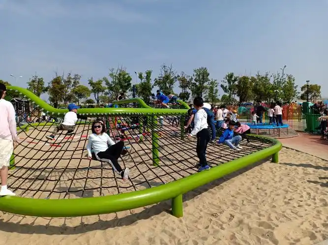 户外儿童游乐场