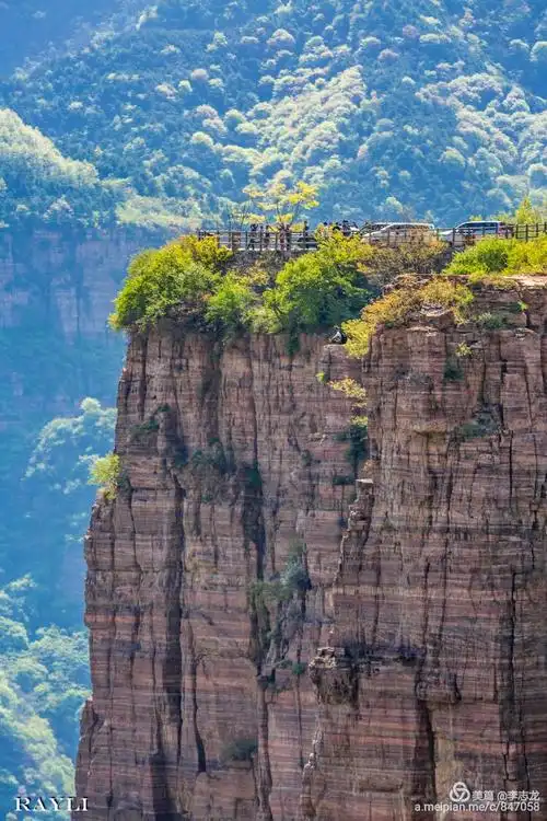 挂壁公路,悬崖上的村庄 "郭亮村"