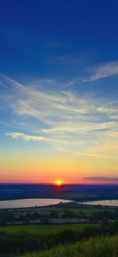 晴空万里的天空观落日奇观的唯美