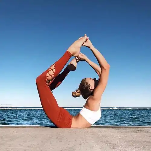 瑜伽女教师头像