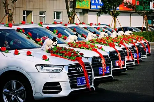 白色奥迪q3车队,为您打造完美婚礼!
