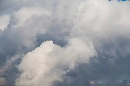 灰蓝色的天空图片