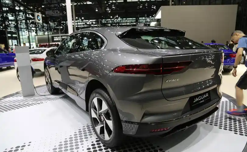 续航里程500公里,捷豹i-pace豪华纯电轿跑suv实拍!_搜狐汽车_搜狐网