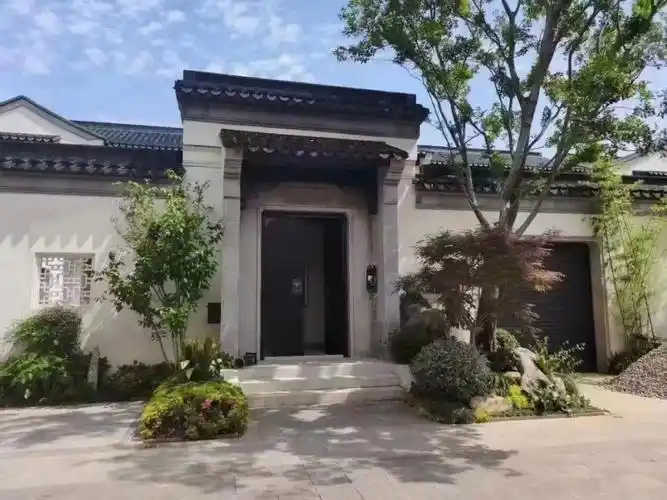 绿城桃源小镇中式合院出售,面积165方,实用面积300方,花园150方