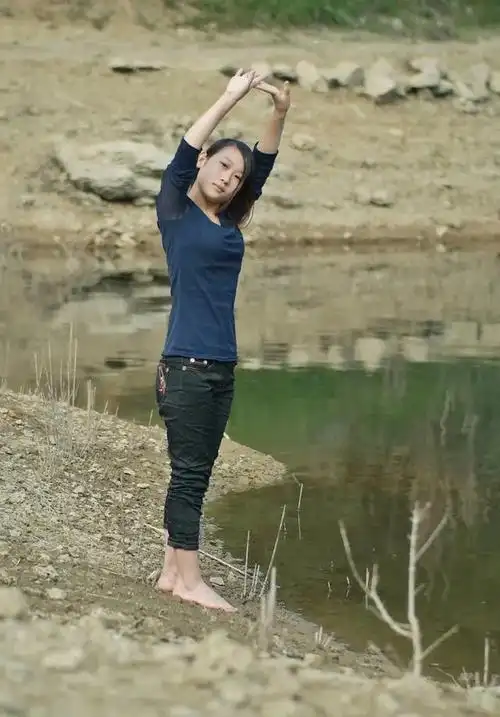 身上可能沾有泥土和汗味但她们纯朴善良温柔贤惠