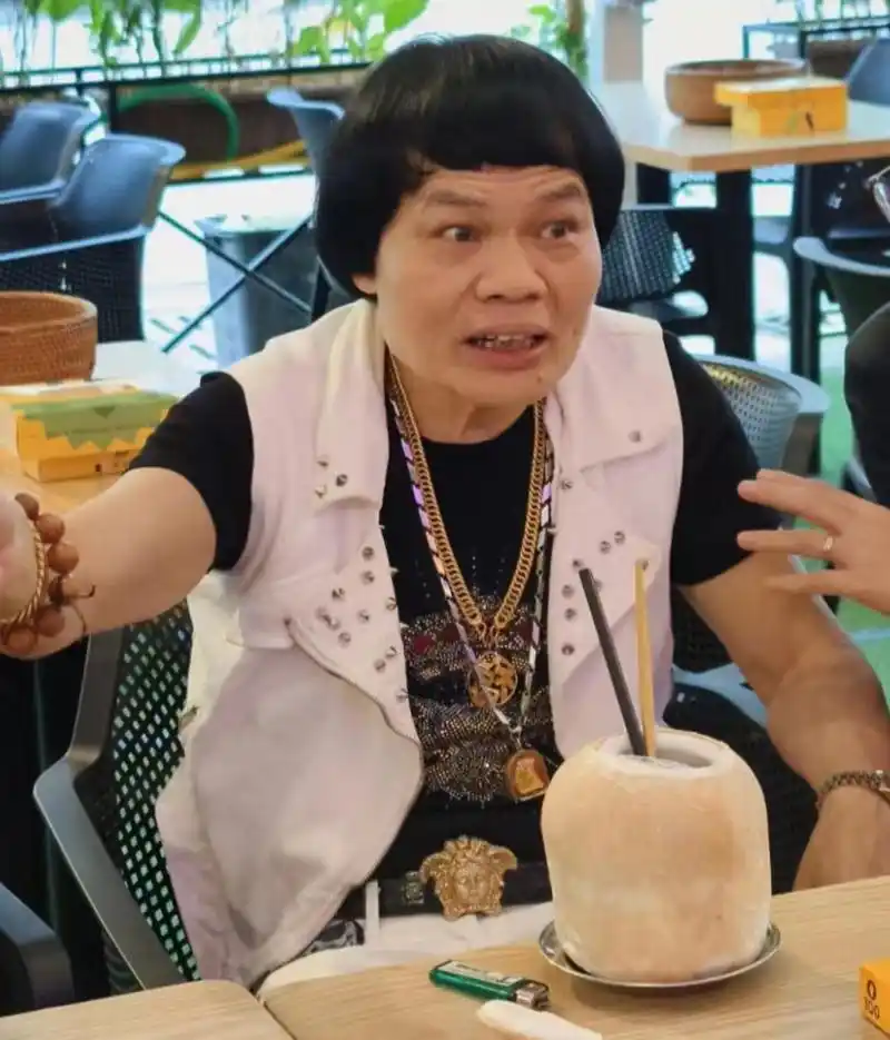 近况曝光!69岁港星八两金身材样貌无走样,转战内地更升级当老板