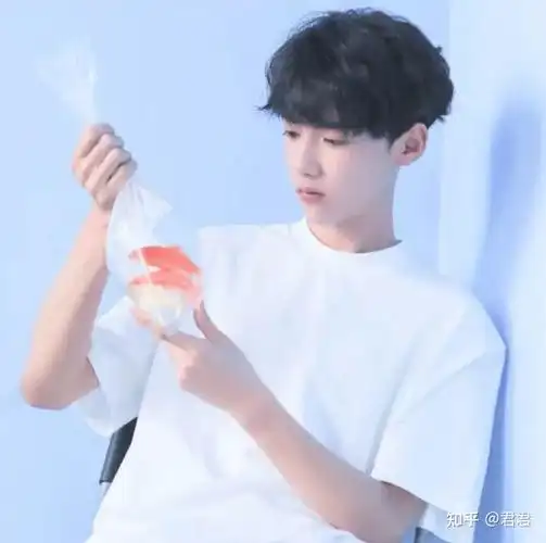 小奶狗头像男生真人超帅|小奶狗呆萌男生头像|男生头像可爱超奶