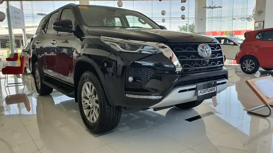 丰田小霸道奔跑者改款现身外形犀利且硬派配柴油28t