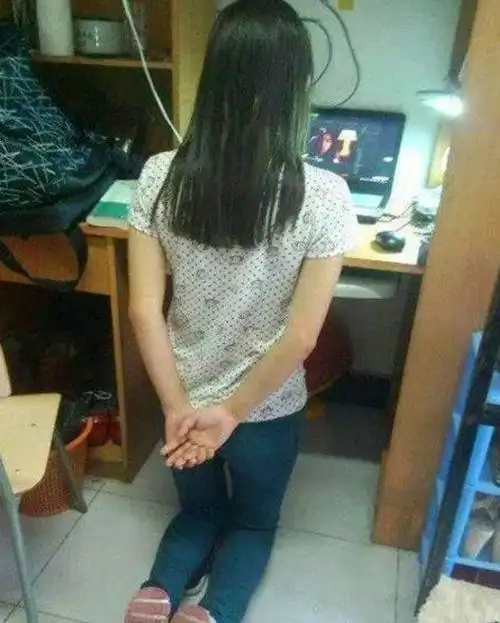 妹子,你跪这里是怎么啦?