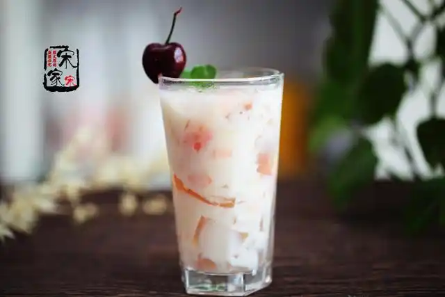 水蜜桃别直接吃啦!做1杯粉色饮料,香甜美味,"少女心"炸裂_奶茶