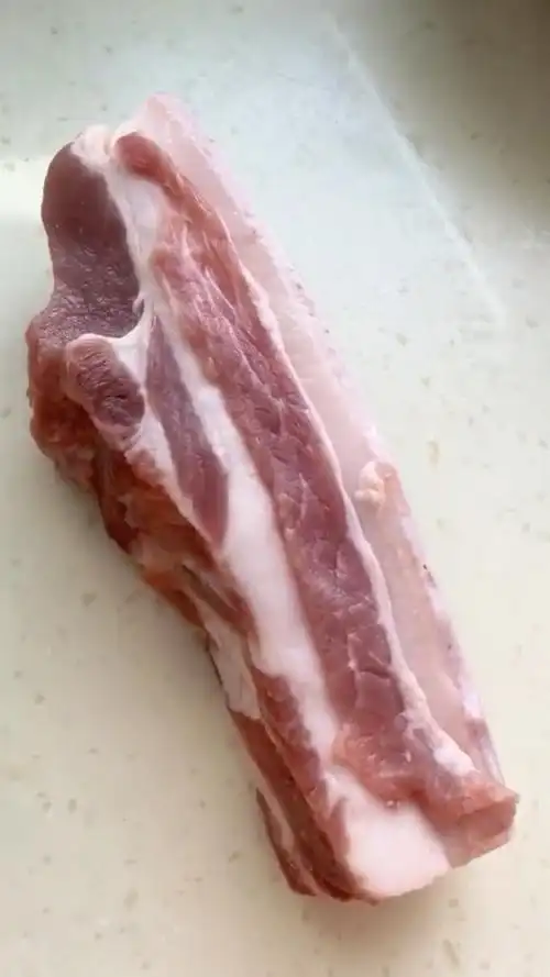 全款买了一斤肉,回家后发现被骗了,真是气笑了!