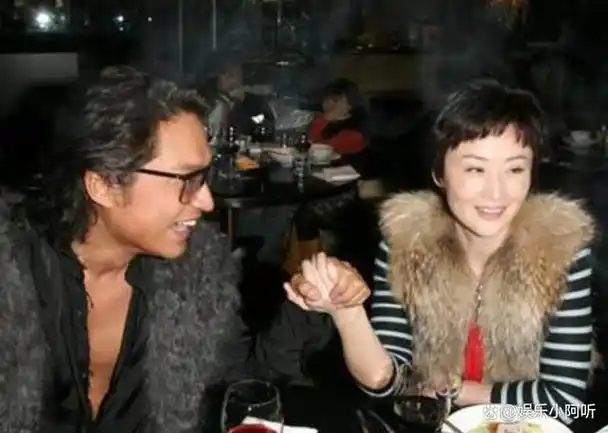 2006年,马景涛与比他小21岁的吴佳尼订婚.