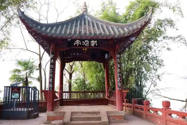 缺的 就是历史底蕴和文化内涵 带上ta 携手漫步龙湫,虎穴 执手闲坐载