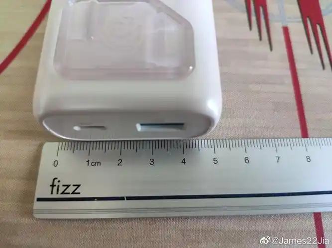 5cm左右官方23mm 实际测量厚度:2cm左右与倍思2万毫安充电宝,pixel