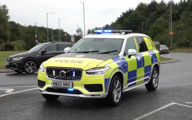 英国大曼彻斯特警方沃尔沃xc90交通警车出警响应交通事故
