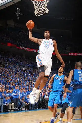 图文:[nba]小牛vs雷霆 杜兰特单臂扣篮