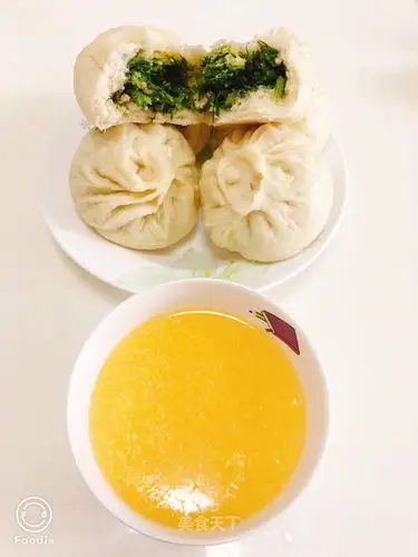早餐茴香鸡蛋肉包子玉米棒馇粥