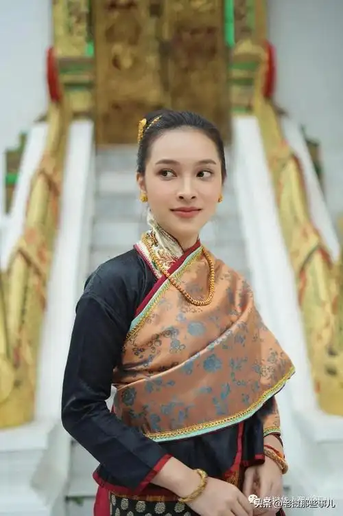 一眼万年的老挝美女米拉温柔恬静给人一种岁月静好的感觉