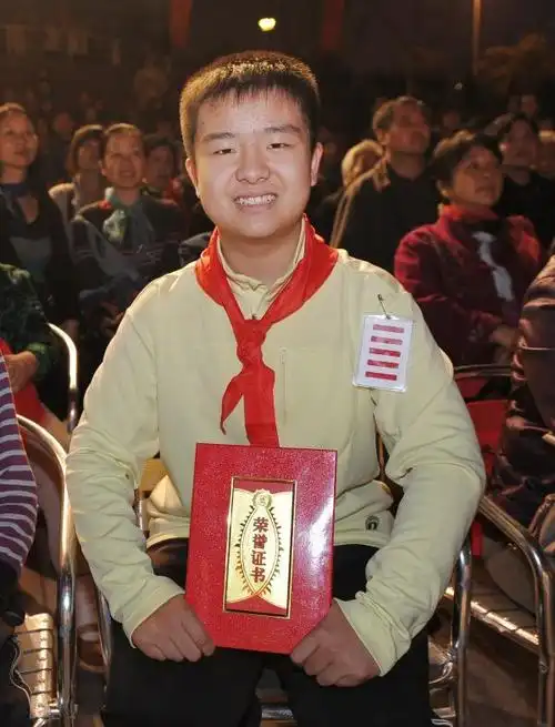 "五道杠"少年黄艺博常自嘲 想低调又想发挥实力