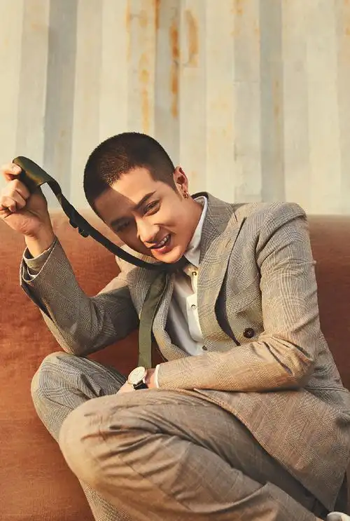 檀健次帅痞养眼时尚写真图片[8/8]_明星_美桌网