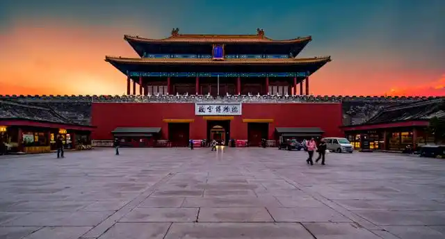 位于北京市中心的故宫是明清皇家的寝宫,是古代文化和政治高度汇集的