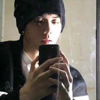 伤感颓废男头真人版图片合集适合堕落忧郁时候的男生头像