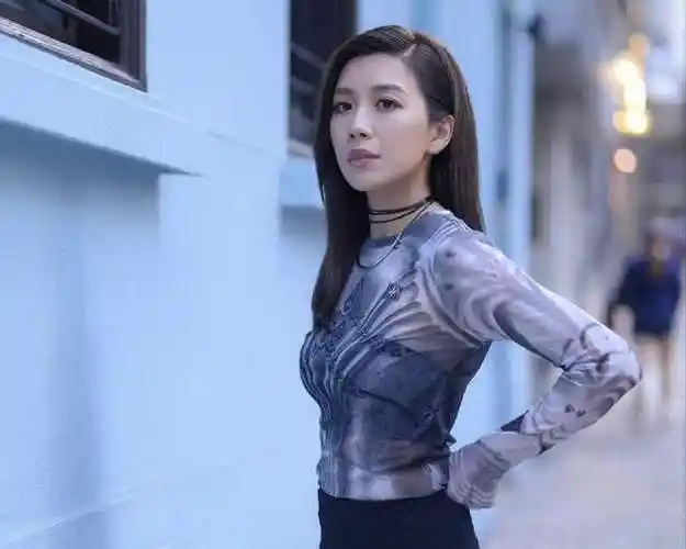 又走一个tvb当家花旦黄智雯宣布离巢和公司结束16年宾主关系