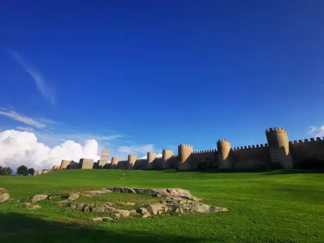 【Ávila】保存最完整的古罗马城墙