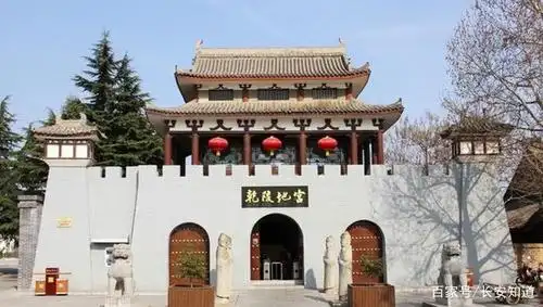 走进乾陵大门,你会看到乾陵地宫,心想这