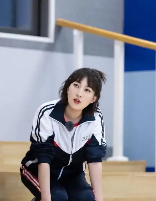 开心麻花女演员不当言论遭批把国旗说成被窝搭档吓坏忙救场