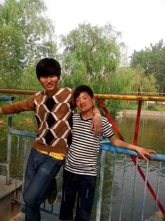 每一张照片都是满满的回忆和足迹 大哥小弟 - 抖音