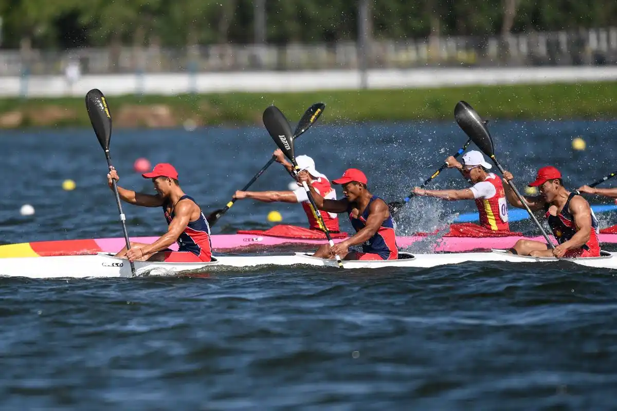 皮划艇静水——体校组甲组男子500米四人皮艇决赛赛况(2)