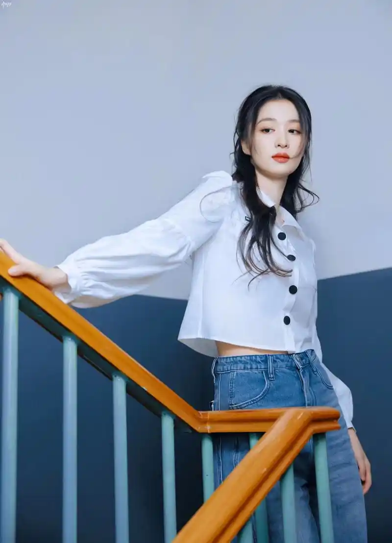 不得不说,这样的王楚然真的好美好有气质!