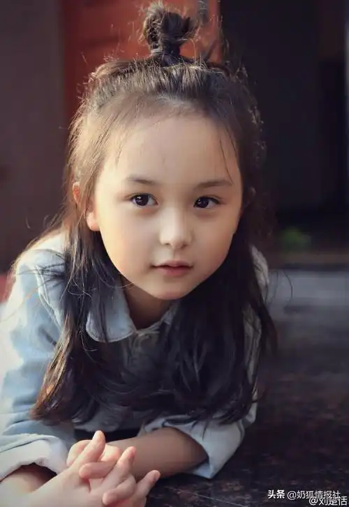 2009年出生的刘楚恬,2岁的时候就已经获得了年度明星宝贝总冠军.