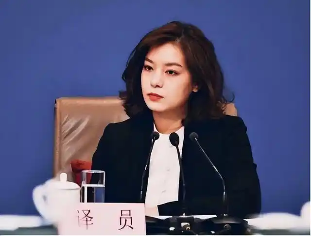 "冷艳美人"张京,我国最美翻译官,实力与才华并存