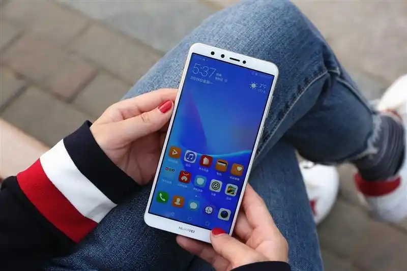 1699元起华为畅享8plus评测全面屏前后四镜头