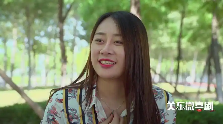 丈夫瞒着妻子花万元买下奢侈品,闺蜜无意间说出真相,妻子大怒!