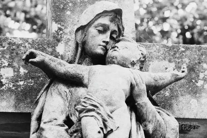 圣母玛利亚与婴儿耶稣基督在她的怀里复古风格