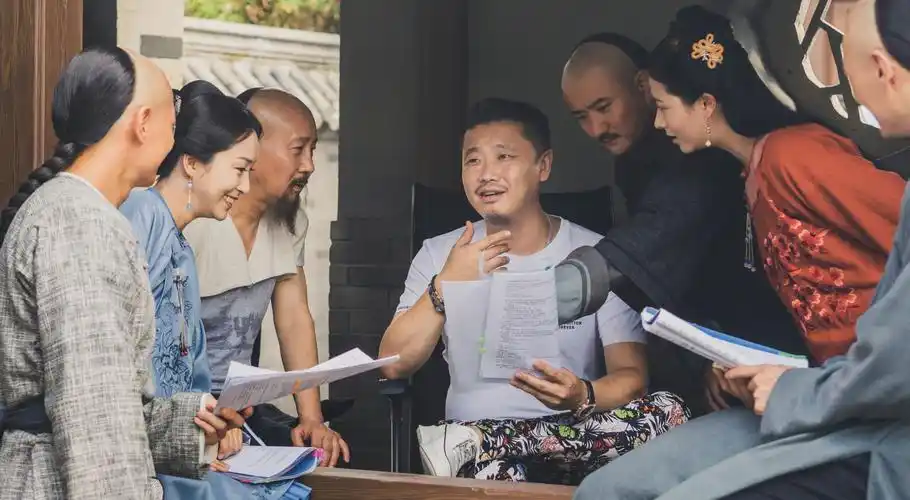 data-id="gnzd9fnzcf">殷飞,男,毕业于中央戏剧学院,中国内地男导演